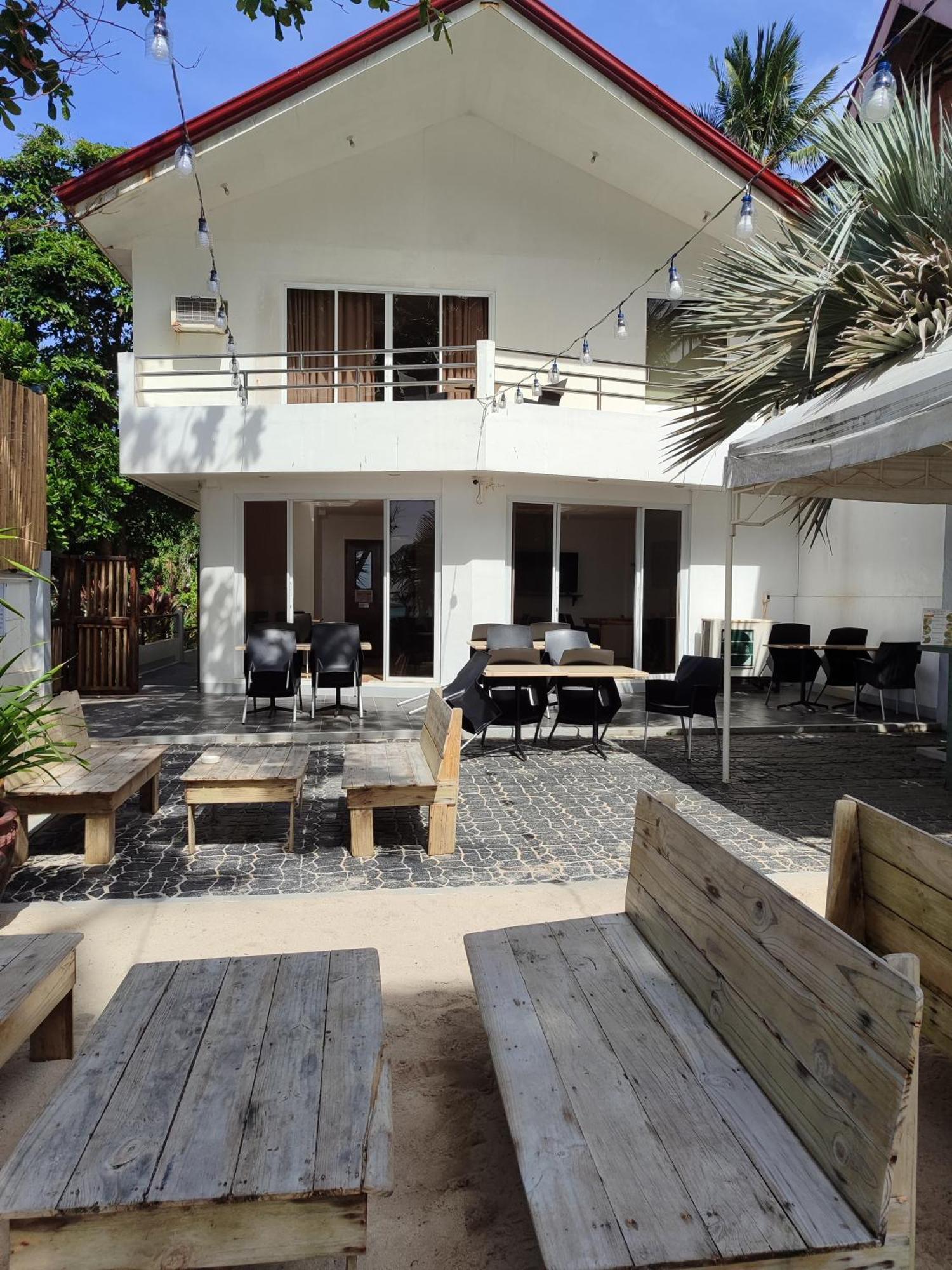 Castle Rock Boracay Aparthotel Yapak Exterior photo