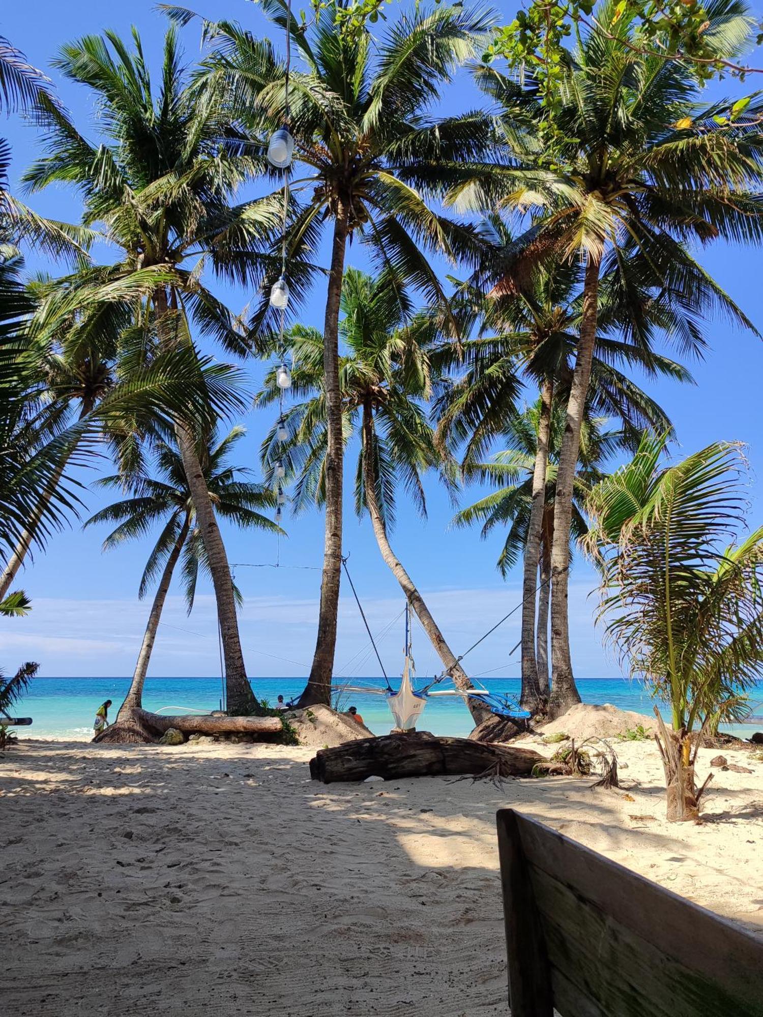 Castle Rock Boracay Aparthotel Yapak Exterior photo