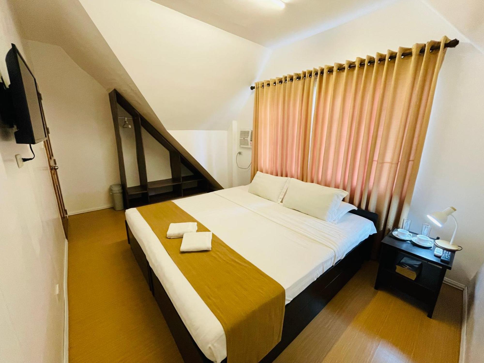 Castle Rock Boracay Aparthotel Yapak Exterior photo