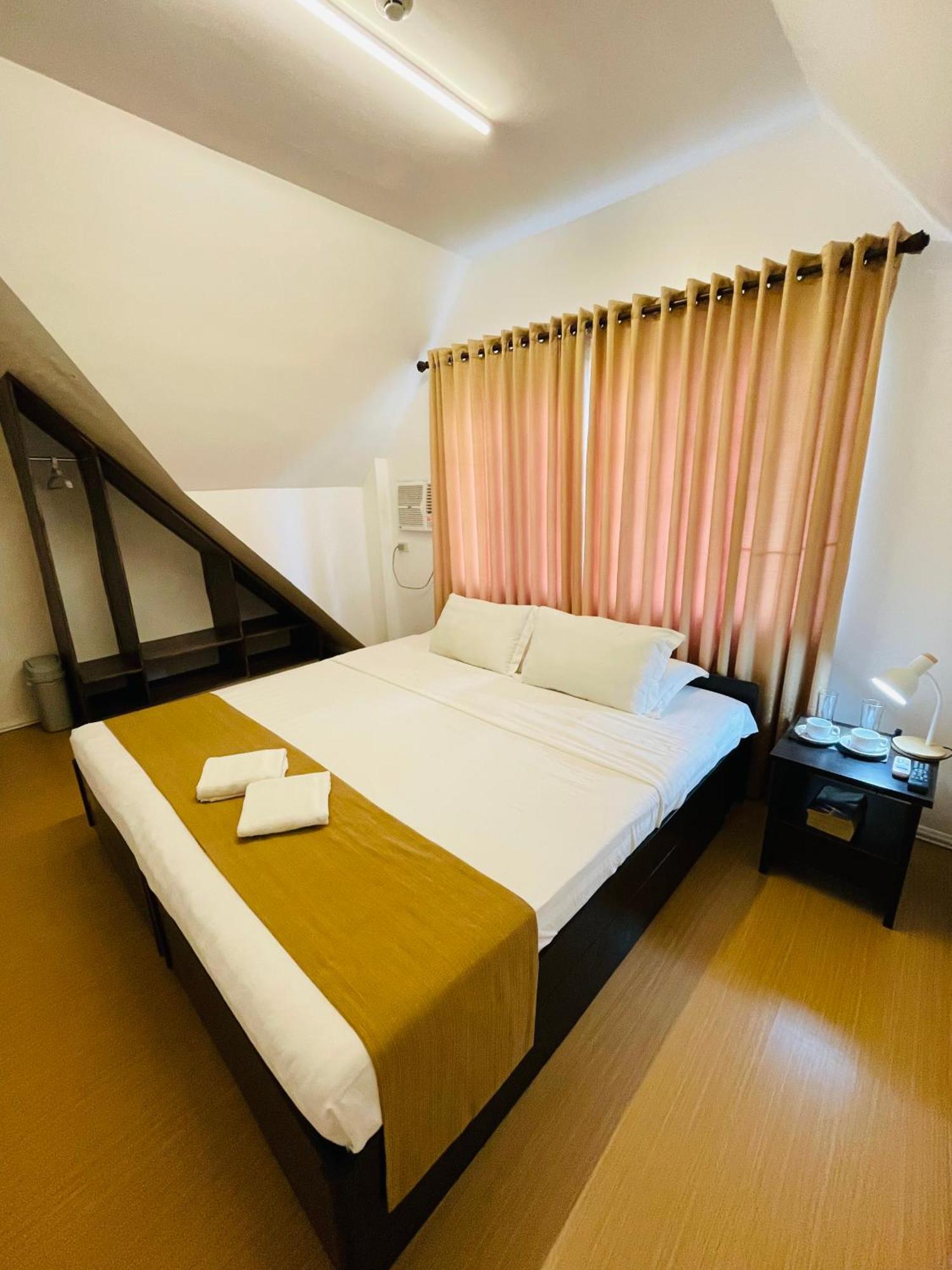 Castle Rock Boracay Aparthotel Yapak Exterior photo