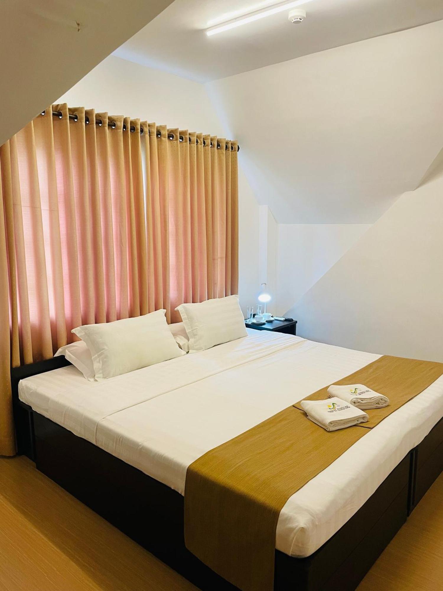 Castle Rock Boracay Aparthotel Yapak Exterior photo